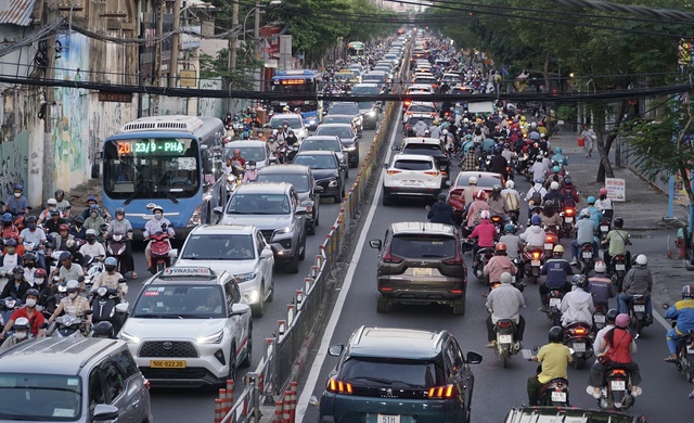 'Ô tô tại TP.HCM nếu bị áp khí thải mức 5 sẽ gây tác động rất lớn'- Ảnh 2. 'Ô tô tại TP.HCM nếu bị áp khí thải mức 5 sẽ gây tác động rất lớn'- Ảnh 2.