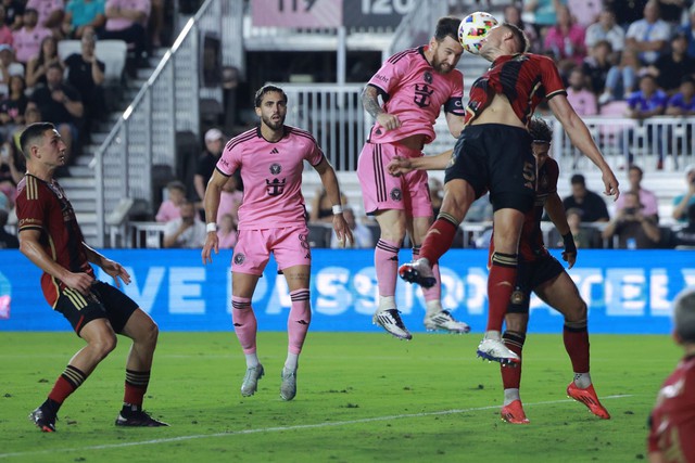 Messi ghi bàn bằng đầu ghi bàn cân bằng tỷ số 2-2 cho Inter Miami