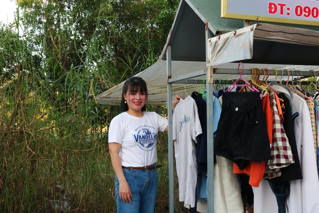 Đầy ắp tấm lòng tử tế ở 'chòi hàng 0 đồng nhỏ nhất TP.HCM'- Ảnh 3.