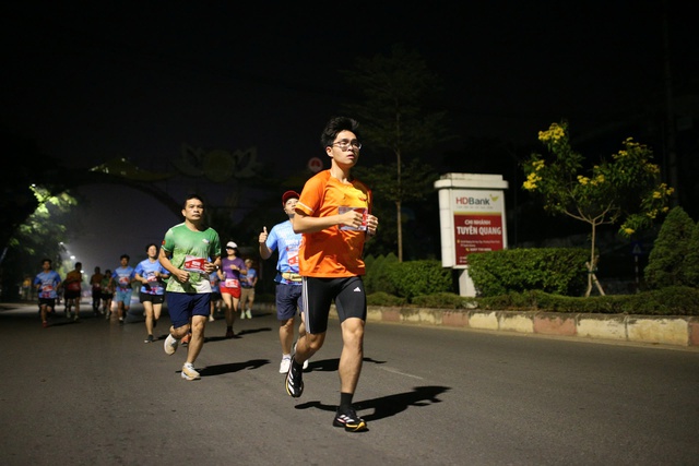 Giải Marathon khám phá cung đường thơ mộng của Tuyên Quang- Ảnh 3. Giải Marathon khám phá cung đường thơ mộng của Tuyên Quang- Ảnh 3.