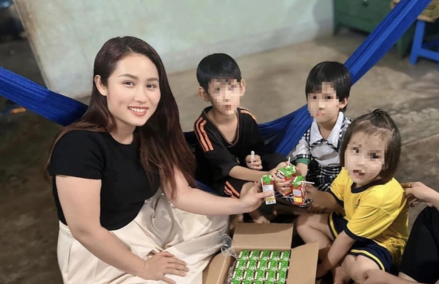 Cô gái 29 tuổi là mẹ đỡ đầu của 8 trẻ mồ côi- Ảnh 1. Cô gái 29 tuổi là mẹ đỡ đầu của 8 trẻ mồ côi- Ảnh 1.