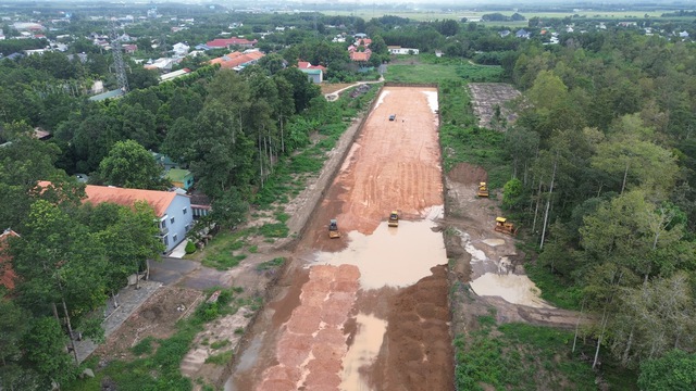 Đồng Nai: Hàng loạt dự án trọng điểm chậm tiến độ vì vướng mặt bằng- Ảnh 1.