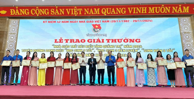 Quảng Trị: Vinh danh nhà giáo trẻ, học sinh, sinh viên tiêu biểu- Ảnh 1.