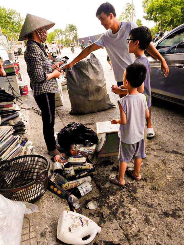 Phía sau phong bì mừng cưới 60.000 đồng của hai khách mời đặc biệt- Ảnh 2.