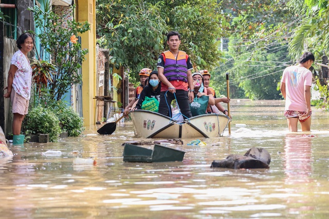 Siêu bão Usagi tấn công Philippines - Ảnh 1.