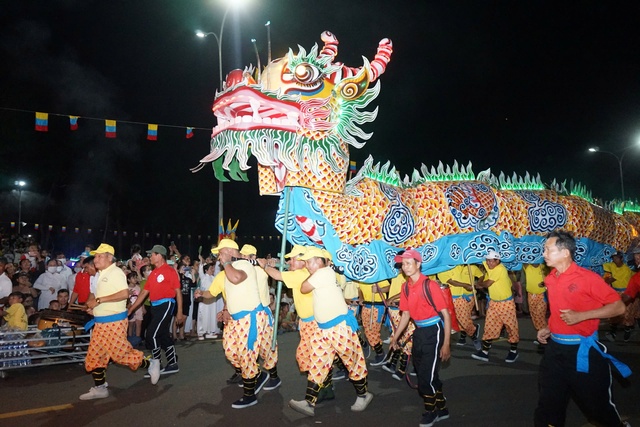 Dòng người tập trung về Tây Ninh dự lễ 100 năm thành lập đạo Cao Đài- Ảnh 5.