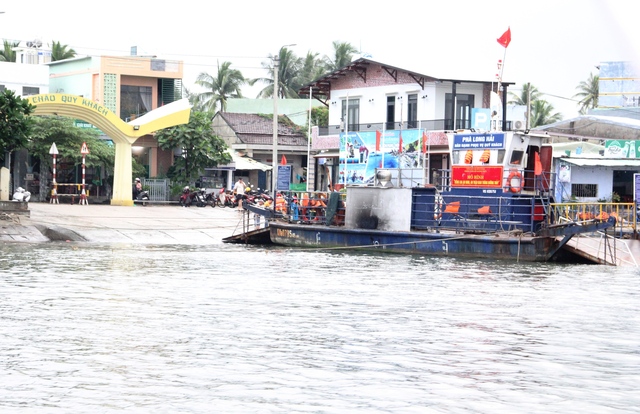 Phà hỏng, Biên phòng Quảng Nam dùng ca nô đưa đón hàng ngàn người dân xã đảo- Ảnh 8.