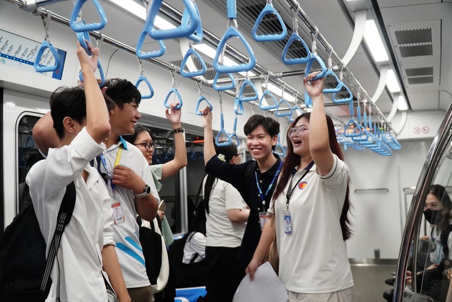 Thích thú trải nghiệm metro Bến Thành - Suối Tiên- Ảnh 1.