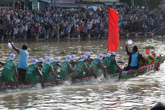 Chùa Tum Núp đoạt cú đúp vô địch ghe ngo nam và nữ- Ảnh 9.