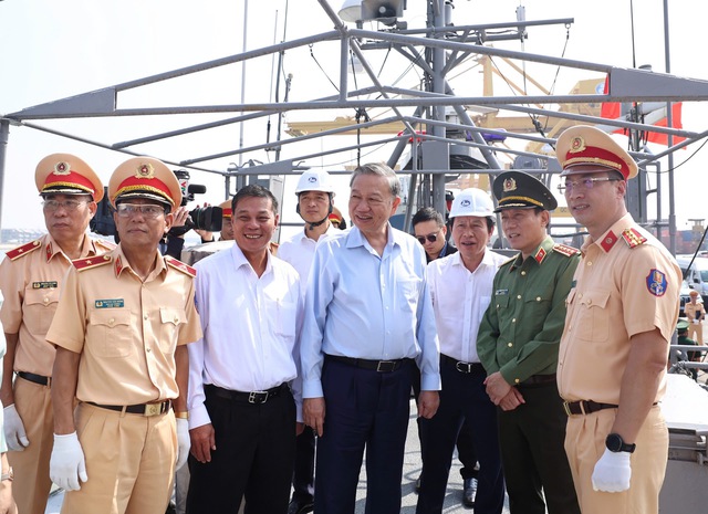 Tổng Bí thư Tô Lâm kiểm tra tàu tuần tra do Cảnh sát Hàn Quốc viện trợ- Ảnh 1.