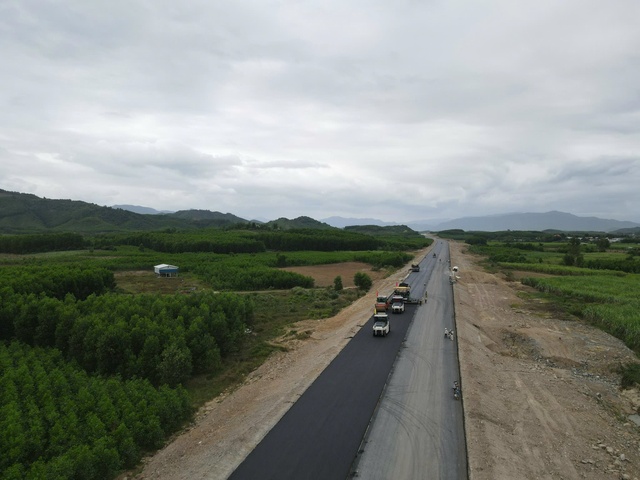 TX.Ninh Hòa hưởng ứng ‘500 ngày đêm thi đua hoàn thành 3.000 km đường bộ cao tốc’- Ảnh 2.