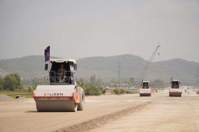 TX.Ninh Hòa hưởng ứng ‘500 ngày đêm thi đua hoàn thành 3.000 km đường bộ cao tốc’- Ảnh 1.