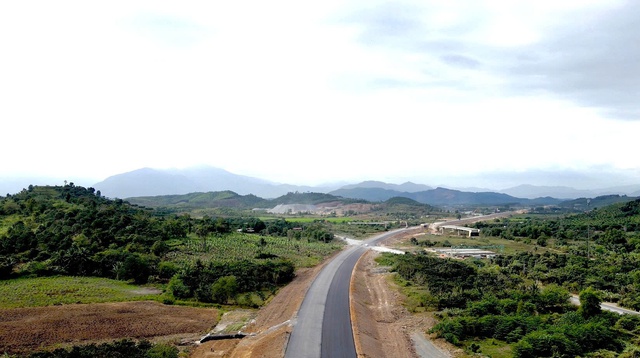 TX.Ninh Hòa hưởng ứng ‘500 ngày đêm thi đua hoàn thành 3.000 km đường bộ cao tốc’- Ảnh 3.