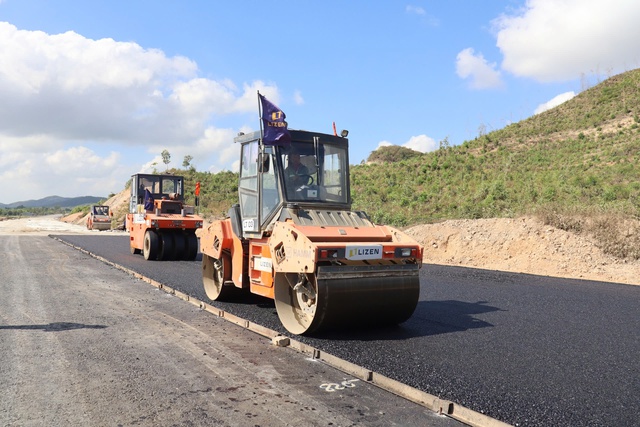 TX.Ninh Hòa hưởng ứng ‘500 ngày đêm thi đua hoàn thành 3.000 km đường bộ cao tốc’- Ảnh 4.