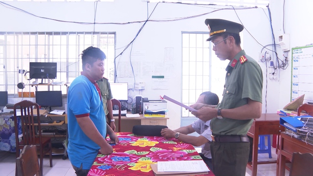 Khởi tố 4 người liên quan vụ phát hiện súng rulo và đạn trong nhà hoang- Ảnh 1.