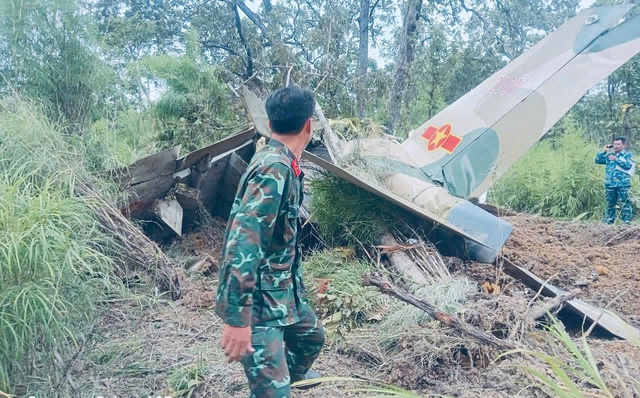 Vụ rơi máy bay quân sự YAK-130: Hai phi công xuất viện- Ảnh 2.