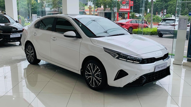 Gần 50% khách Việt mua sedan hạng C dưới 900 triệu chọn Mazda3, Corolla Altis 'ế' nhất - Ảnh 2.