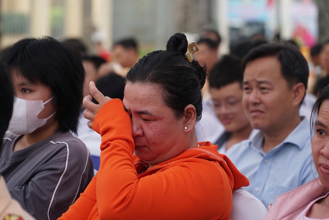 Những đứa trẻ ra đi mãi mãi vì tai nạn giao thông ở TP.HCM: Cha mẹ đau đớn, kiệt quệ vì con- Ảnh 3.