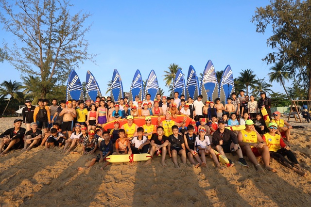 Giải BIM Group IRONMAN 70.3 Phu Quoc đào tạo kỹ năng an toàn nước cho học sinh- Ảnh 8.