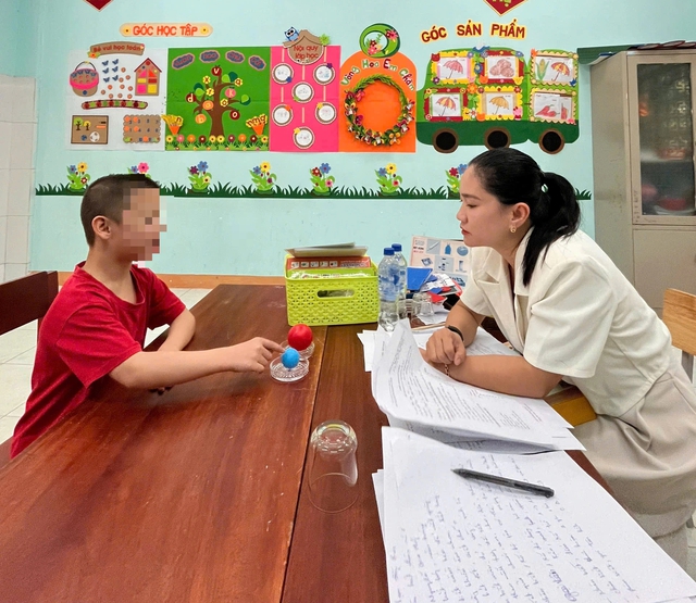 Có một nơi đòi hỏi sự kiên trì, tình yêu thương bền bỉ của giáo viên- Ảnh 1.