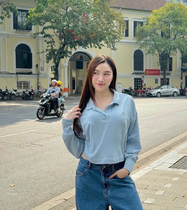 Tone sur tone với bảng màu xanh denim đẹp miễn bàn- Ảnh 7.