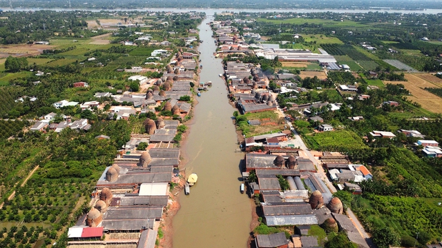 Để ‘vương quốc’ gạch gốm Mang Thít trở thành điểm đến trên bản đồ du lịch- Ảnh 1.