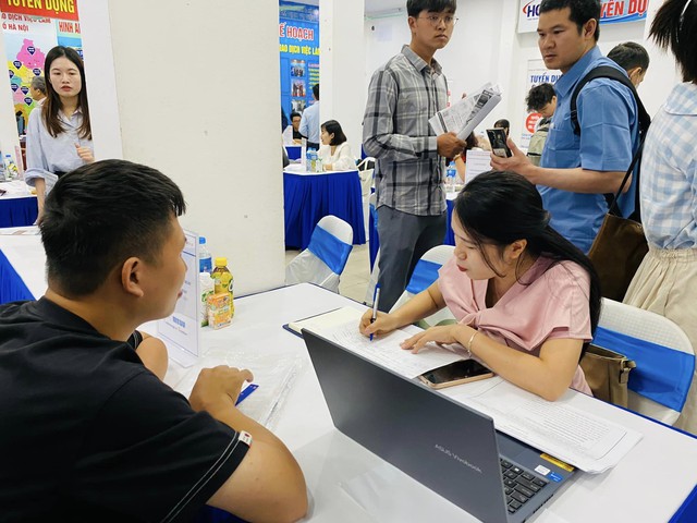 Sắp có nền tảng hợp đồng lao động điện tử - Ảnh 1.
