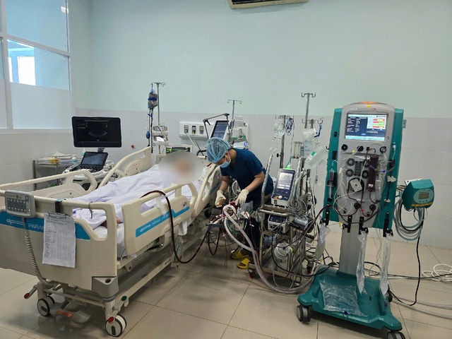 BVĐK Vĩnh Long lần đầu dùng kỹ thuật ECMO cứu bệnh nhân tiên lượng tử vong 80%- Ảnh 1.