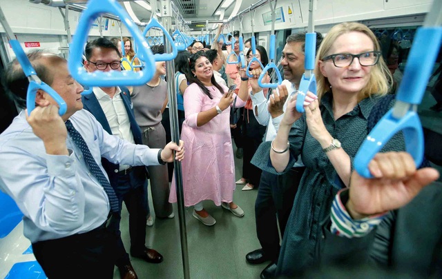 Người dân TP.HCM nóng lòng chờ đi metro số 1- Ảnh 1.