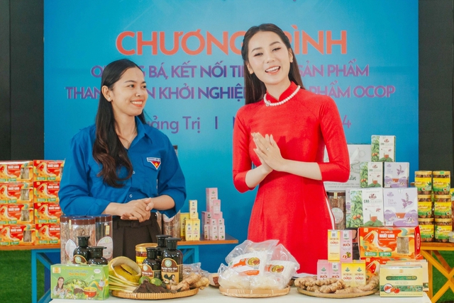 Á hậu Miss Earth Việt Nam 2023 cùng livestream quảng bá sản phẩm OCOP Quảng Trị - Ảnh 1.