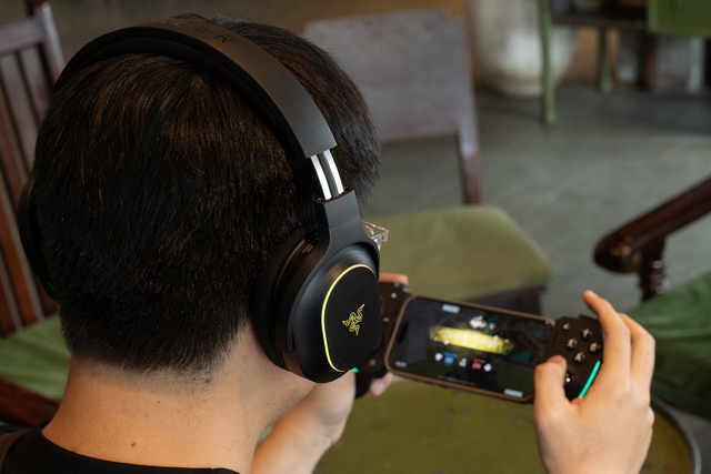 Trải nghiệm Razer Kishi Ultra và Barracuda X Chroma cho game thủ thích 'xê dịch'- Ảnh 4.