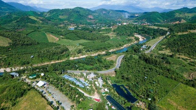 Chặn làm thủ tục đất đai, Chi cục Thuế Tây Khánh Hòa xin lỗi, nhận thiếu sót- Ảnh 1.