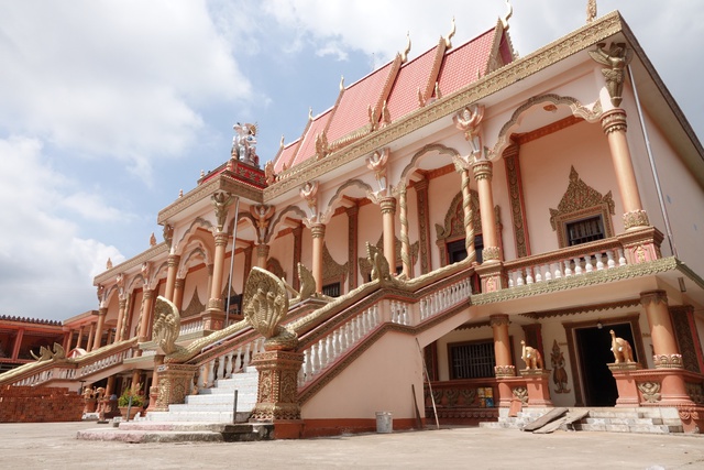 Độc đáo chùa Khmer miền Tây: Ngôi chùa có mộ cá voi hơn 10 tấn- Ảnh 2.