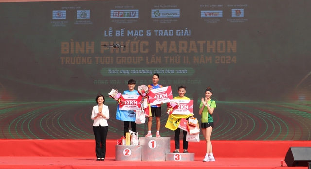 Bí thư Tỉnh ủy Bình Phước chạy hưởng ứng giải marathon quy mô lớn- Ảnh 7.