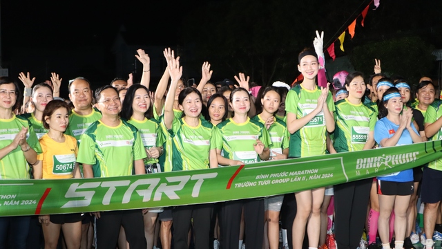 Bí thư Tỉnh ủy Bình Phước chạy hưởng ứng giải marathon quy mô lớn- Ảnh 1.