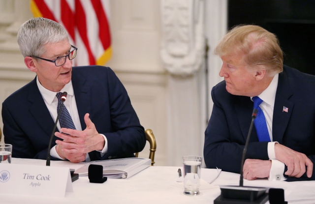 Nhiều CEO muốn học theo Tim Cook về cách 'lấy lòng' ông Donald Trump- Ảnh 1.