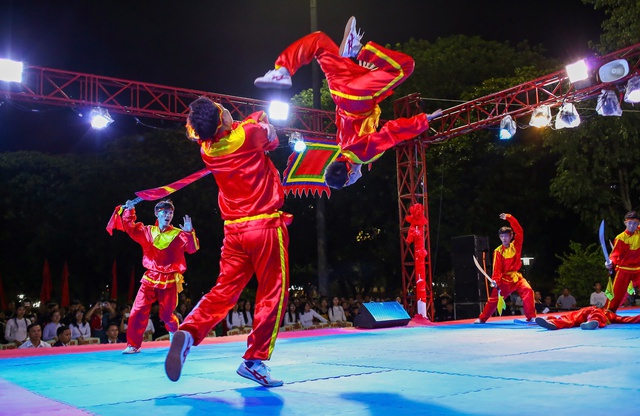 Giảm hơn ngàn chuyến bay, doanh thu du lịch của Bình Định vẫn đạt tỉ đô- Ảnh 3.