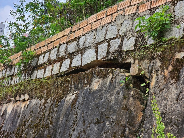 Đà Lạt: Đường vào điểm du lịch Lá Phong bị sụt lún nguy hiểm- Ảnh 5.