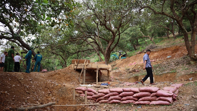 Bình Phước: Công an vào cuộc vụ khai thác vàng trái phép ở Phú Riềng- Ảnh 5.