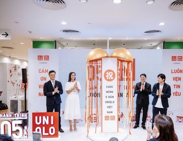  Hơn 60% sản phẩm của các cửa hàng UNIQLO Việt Nam là 'made in Vietnam' - Ảnh 1.