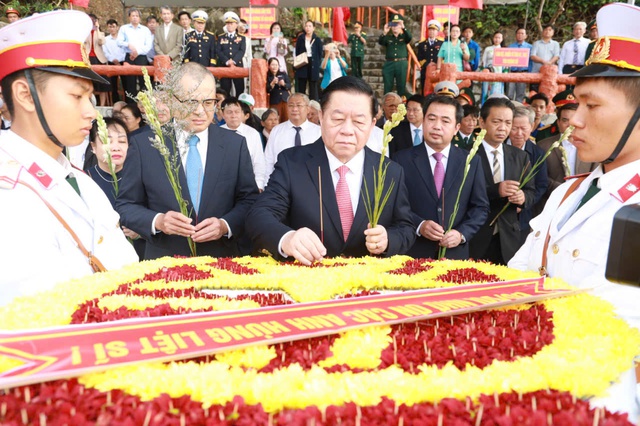 Trưởng ban Tuyên giáo T.Ư Nguyễn Trọng Nghĩa dự lễ kỷ niệm 60 năm bến Vũng Rô- Ảnh 2.