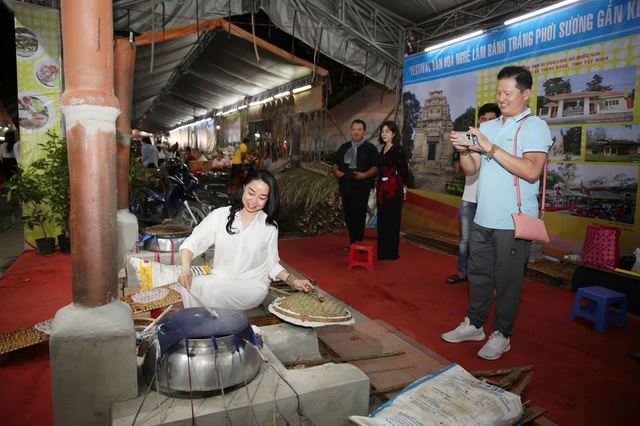 Bánh tráng Trảng Bàng (Tây Ninh) nhiều lần được giới thiệu với du khách trên cả nước thông qua các lễ hội