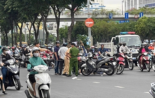 TP.HCM: Phát hiện 'cua - rơ' tử vong trên đường Điện Biên Phủ- Ảnh 1.