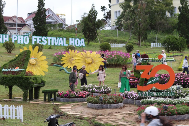 Ngày 'vàng' cho du khách dịp Festival Hoa Đà Lạt 2024- Ảnh 3.