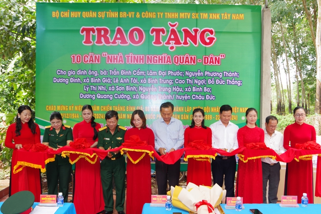 Bộ CHQS tỉnh Bà Rịa - Vũng Tàu trao tặng 10 căn nhà 'Tình nghĩa quân dân'- Ảnh 1.