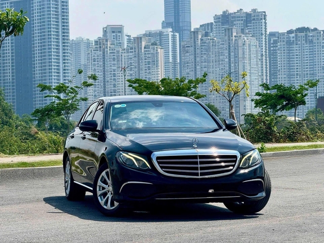 Mercedes E200 đã qua sử dụng 7 năm, rao giá ngang Kia K5 mới- Ảnh 1.