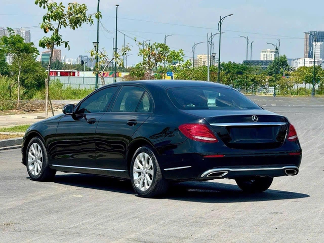 Mercedes E200 đã qua sử dụng 7 năm, rao giá ngang Kia K5 mới- Ảnh 2.