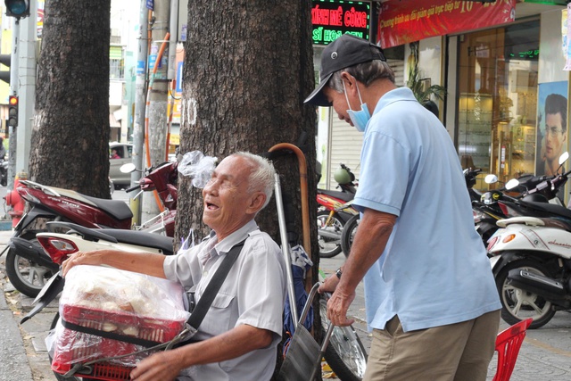 Ông Quang thường được nhều người dân TP.HCM giúp đỡ