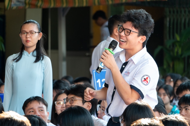 Học sinh cải biên vở cải lương 'Khách sạn Hào Hoa' thành kịch để học lịch sử- Ảnh 4.