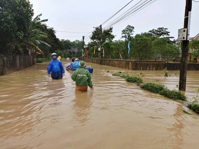 Mưa lớn, nhiều tuyến giao thông ở Quảng Bình và Quảng Trị bị chia cắt- Ảnh 3.